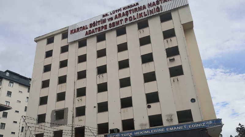 Adatepe Polikliniği yıkılıyor