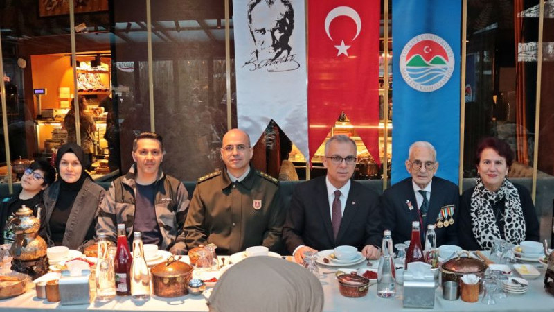 Şehit aileleri ve gaziler için iftar