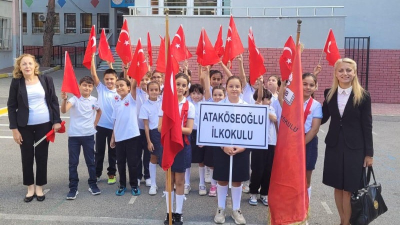 Miniklerden kahramanlara saygı