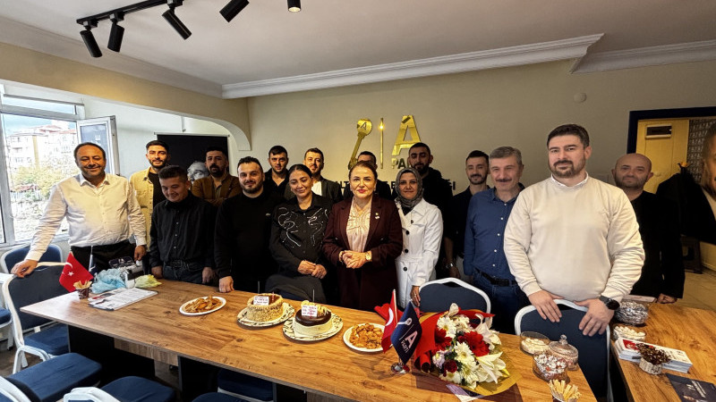 Anahtar Parti 1. yılını kutladı