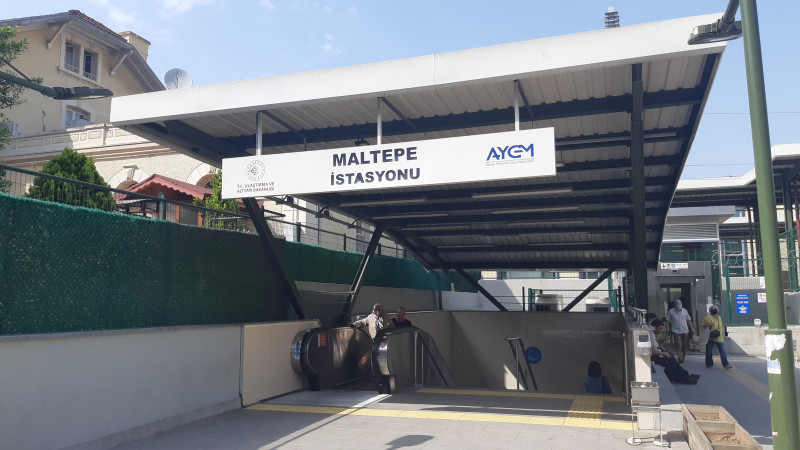 Marmaray çıkışında işgal tepkisi