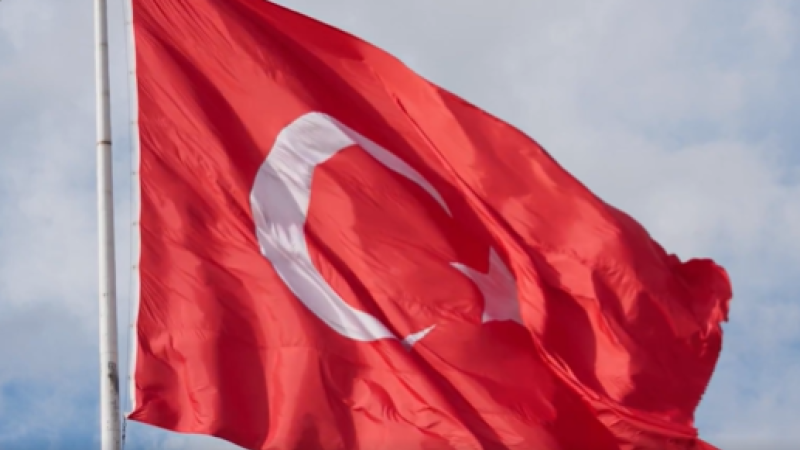 “BAYRAK MİLLETİN NAMUSUDUR”