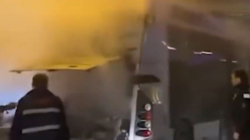 ŞİŞLİ’DE METROBÜS YANGINI PANİK YARATTI