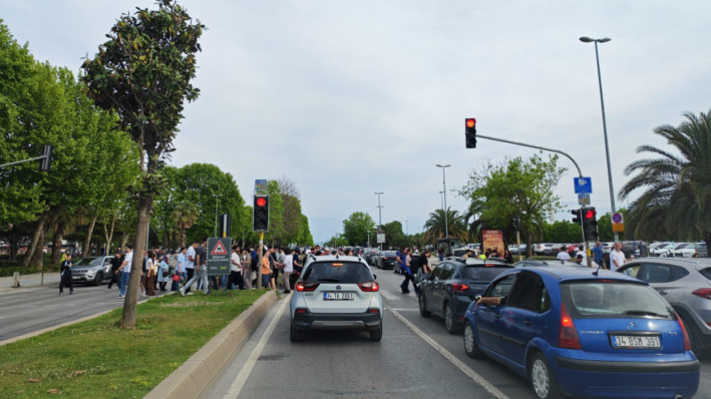 Güzel hava trafiği kilitledi