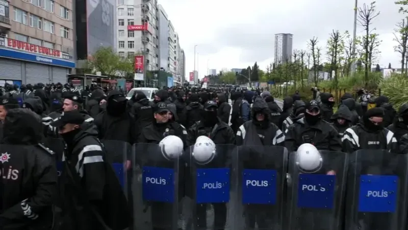 1 Mayıs’ta izinsiz gösterilerine 350 gözaltı
