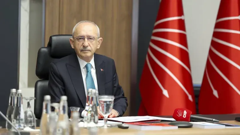 Çalanla, çırpanla yan yana olmayız