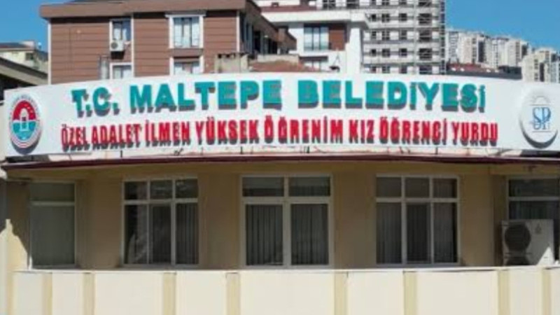 Maltepe'de tartışma yaratan tabela