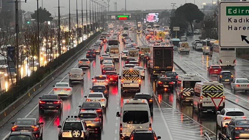 İSTANBUL’DA YAĞMUR TRAFİĞİ