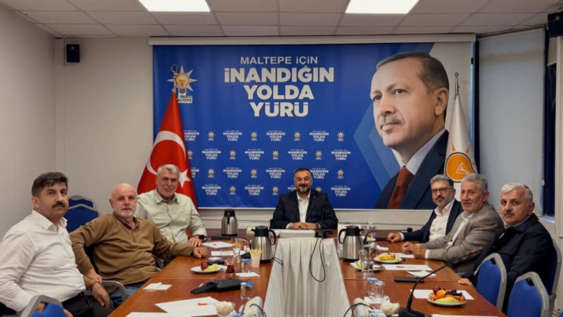 AK PARTİ MALTEPE’DE ESKİ YÖNETİCİLERLE TOPLANTI